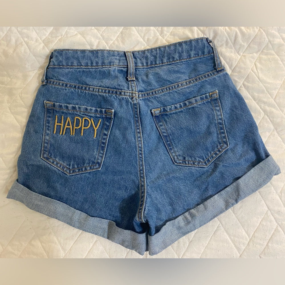 Denim HAPPY shorts. Size 00 - 24. Never worn, didn’t fit. Brand new.
